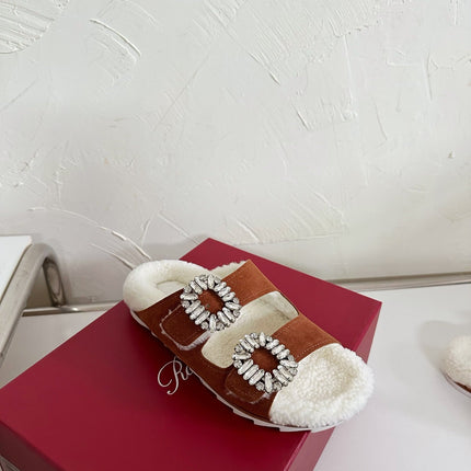 SLIDY VIV’ FUR STRASS BUCKLE MULES IN BROWN SUEDE AND CREAM SHEARLING INSOLE