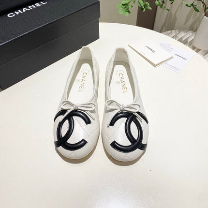 CHANEL 26S FLATS IN WHITE LAMBSKIN WITH BOW