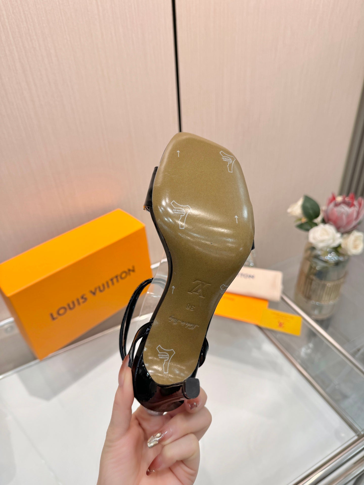 LV 26S HIGH-HEELED SANDALS 90 MM IN BLACK GLOSSY CALFSKIN