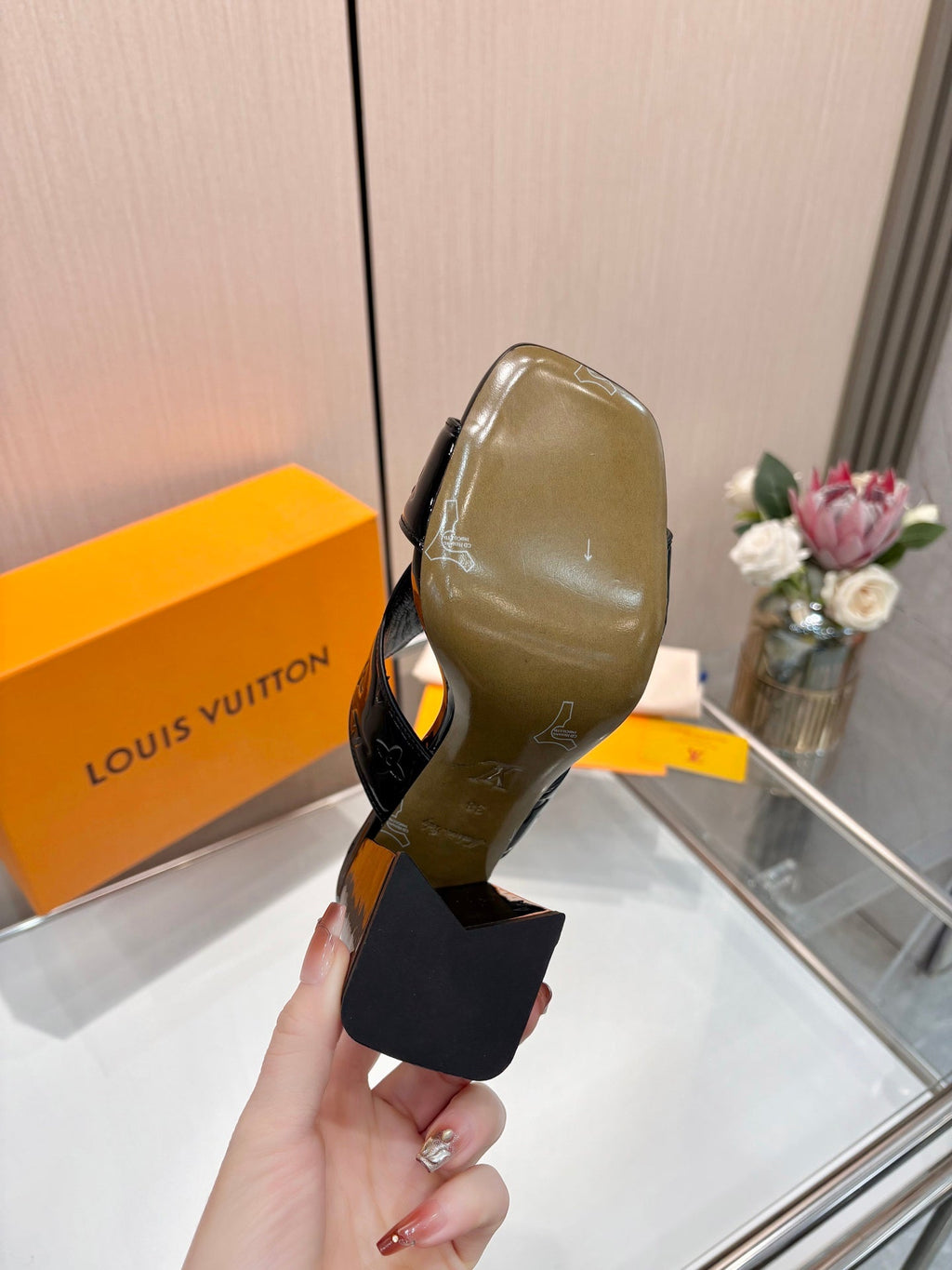 LV 26S HIGH-HEELED SANDALS 90 MM BLACK SHINY CALFSKIN