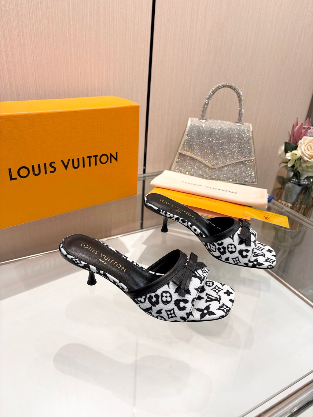 LV 26S HIGH-HEELED MULES 55 MM IN WHITE AND BLACK MONOGRAM CANVAS STYLE 2