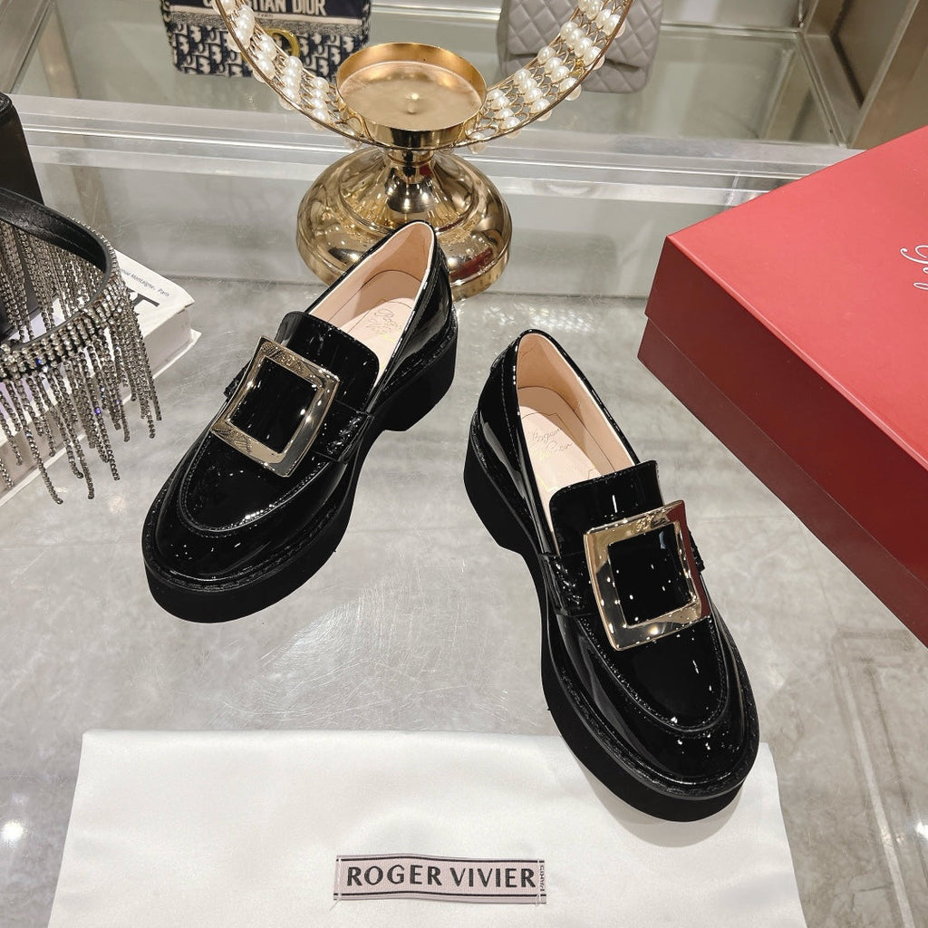 VIV' RANGERS LOAFERS IN BLACK PATENT CALFSKIN GOLD BUCKLE