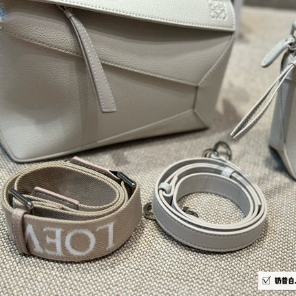 LOE MEDIUM 24 PUZZLE BAG IN WHITE GRAINED CALFSKIN