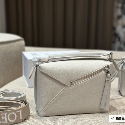 LOE MEDIUM 24 PUZZLE BAG IN WHITE GRAINED CALFSKIN