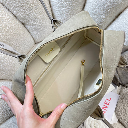 CHANEL 26S TOP HANDLE BAG MEDIUM 35 IN LIGHT OLIVE GREEN QUILTED SUEDE AND CALFSKIN GOLD HARDWARE