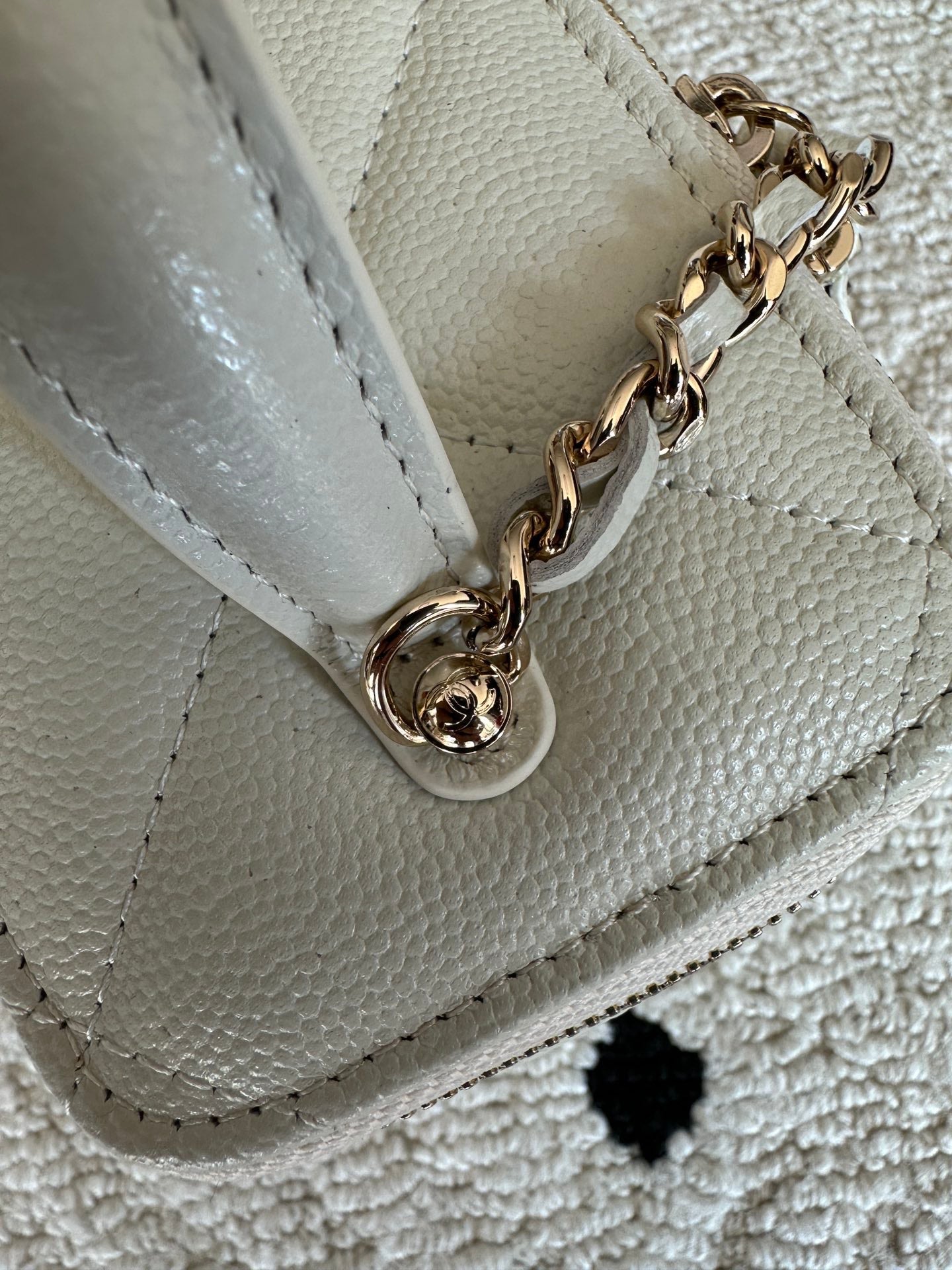 CHANEL 25S VANITY BAG 17 IN WHITE CAVIAR LEATHER WITH GOLD HARDWARE