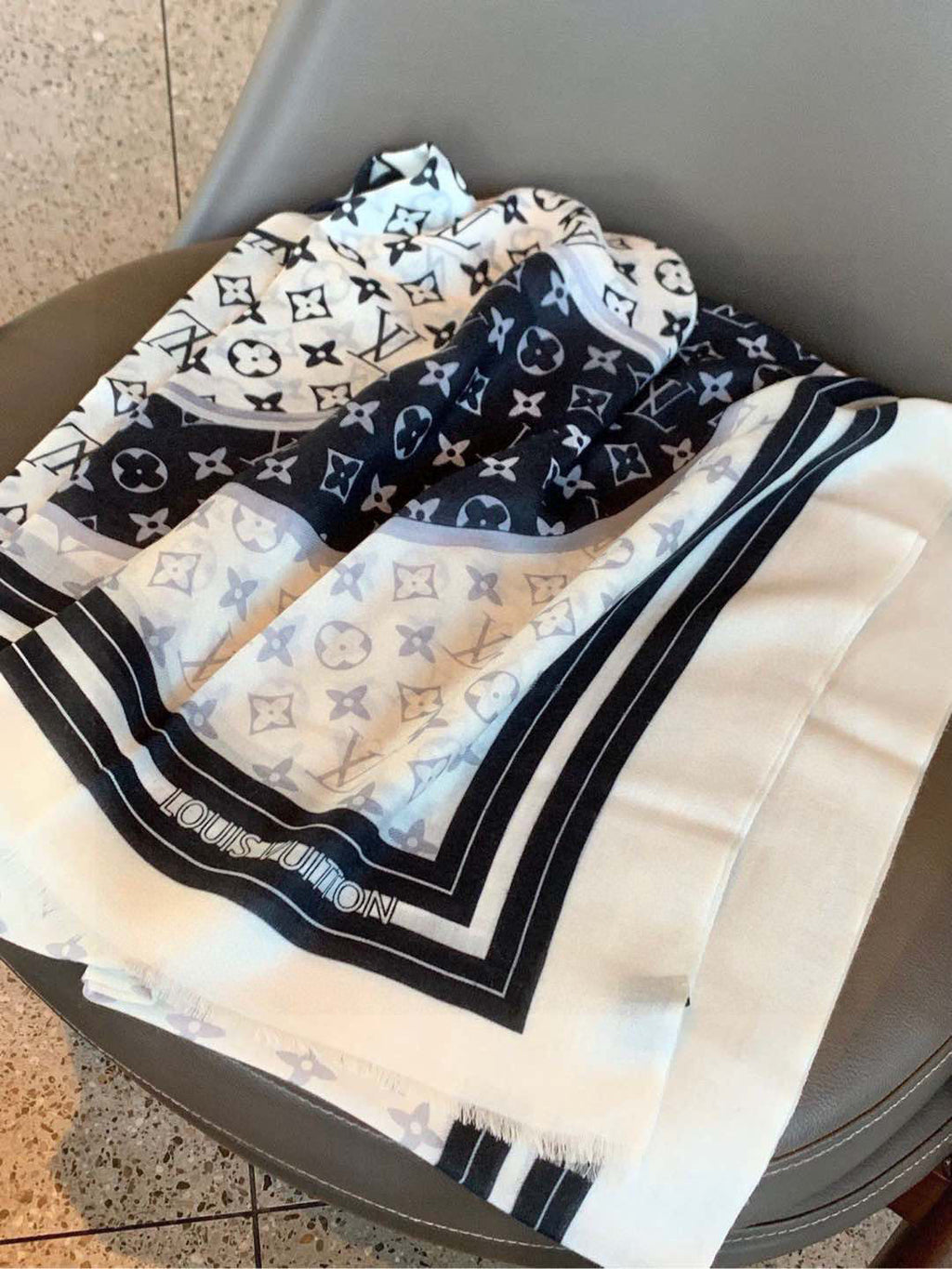 LV SCARF 200 CM IN CASHMERE 732076