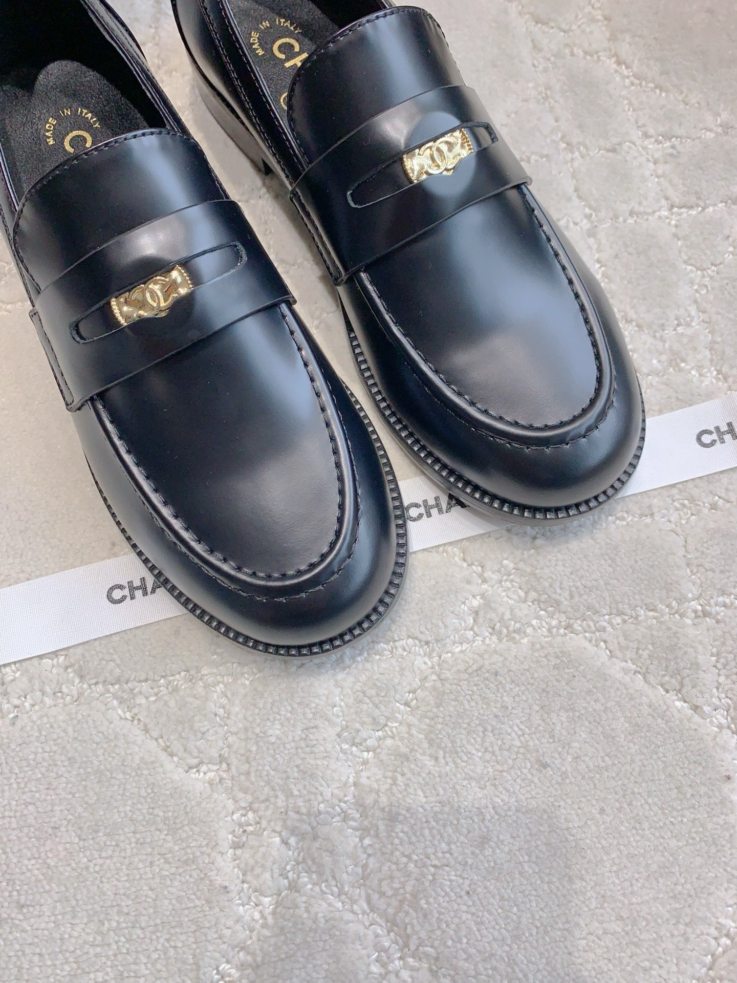 CHANEL 25S MOCCASINS IN BLACK SHINY CALFSKIN GOLD HARDWARE