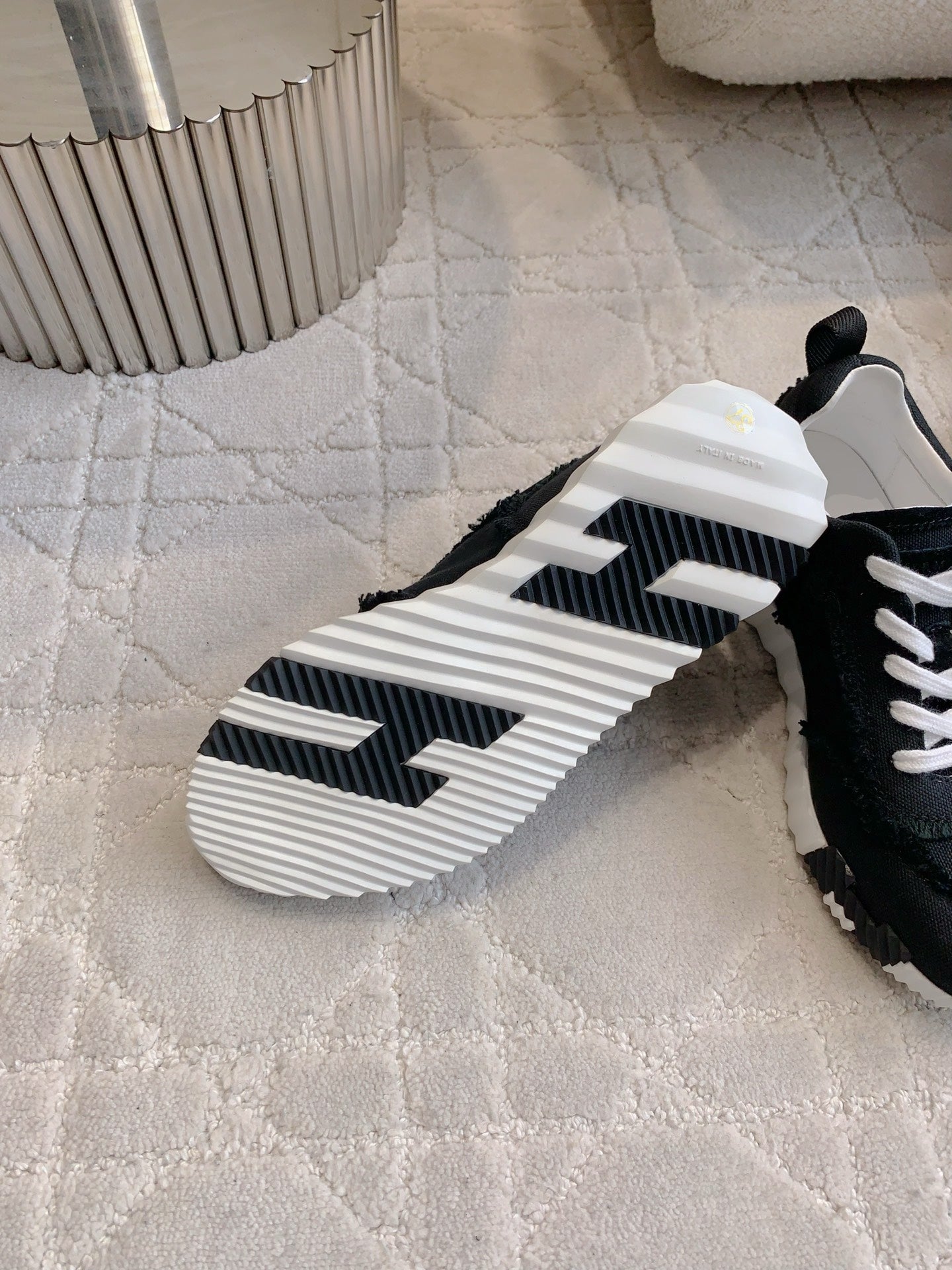 HM SNEAKER LOW SPORTS IN BLACK MESH