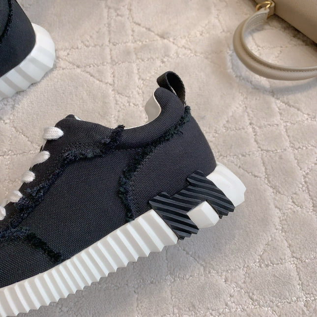 HM SNEAKER LOW SPORTS IN BLACK MESH