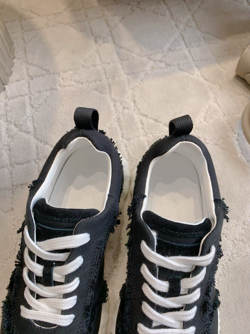 HM SNEAKER LOW SPORTS IN BLACK MESH