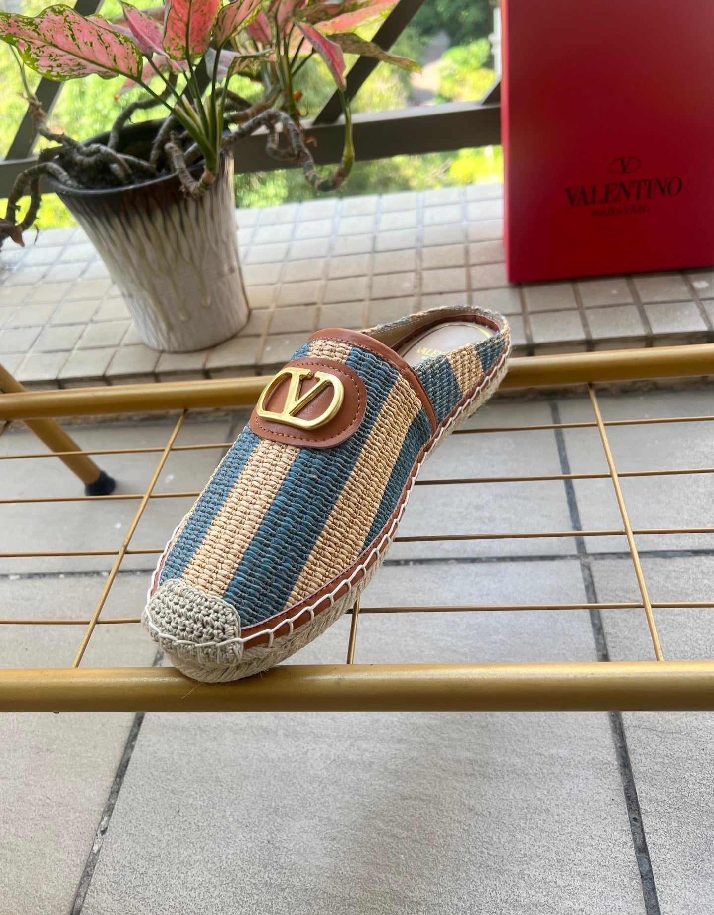 VALENTINO 26S ESPADRILLE MULES IN BLUE AND BEIGE RAFFIA