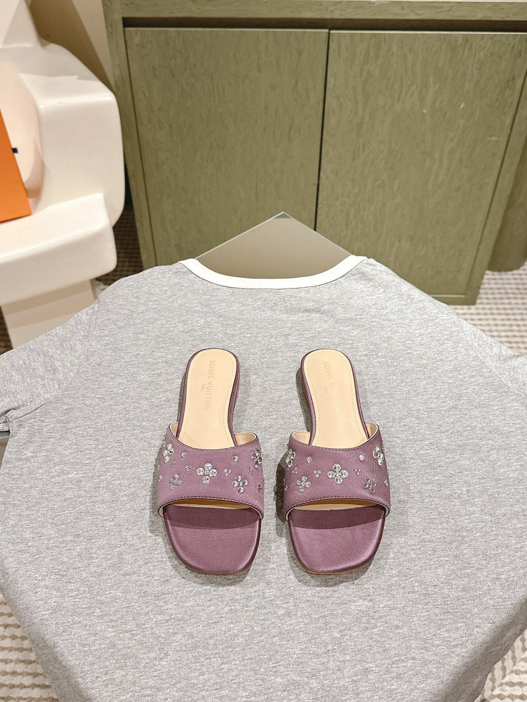 LV WOMEN FLAT MULE IN MAUVE PURPLE SATIN WITH RHINESTONE