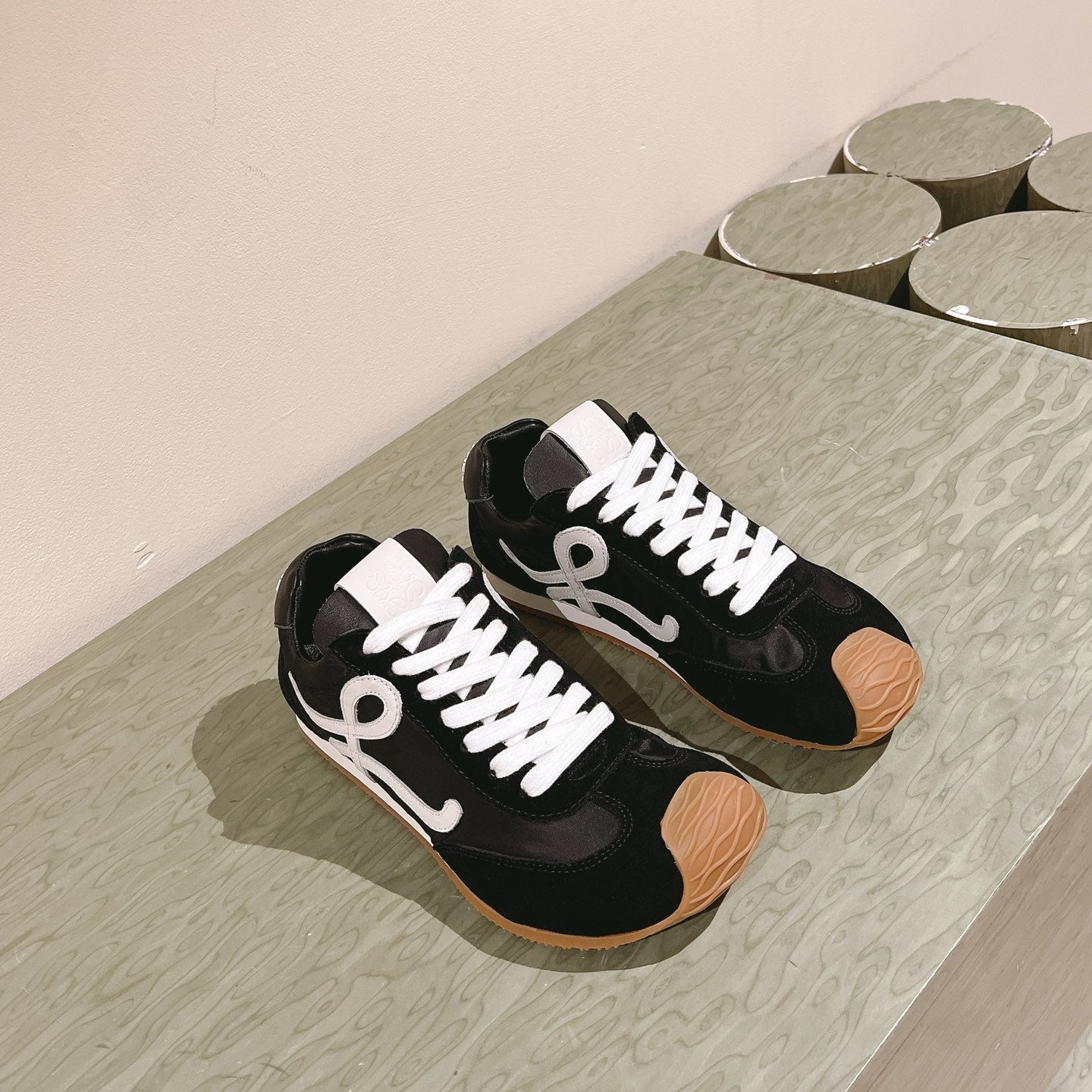 LW FLOW RUNNER TRAINERS IN BLACK SUEDE AND MESH