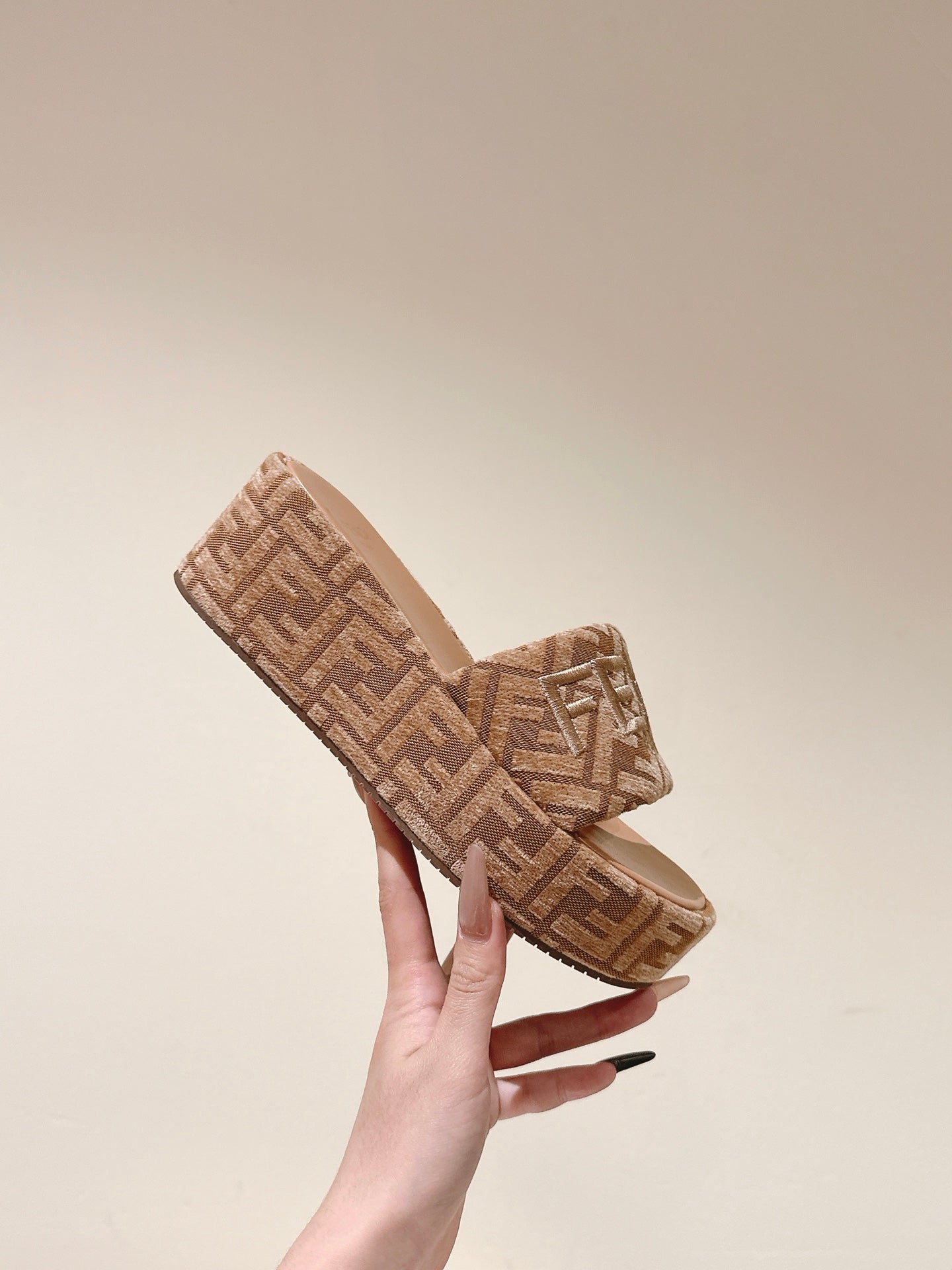 FENDI 26S PLATFORM SANDALS IN LIGHT BROWN FABRIC