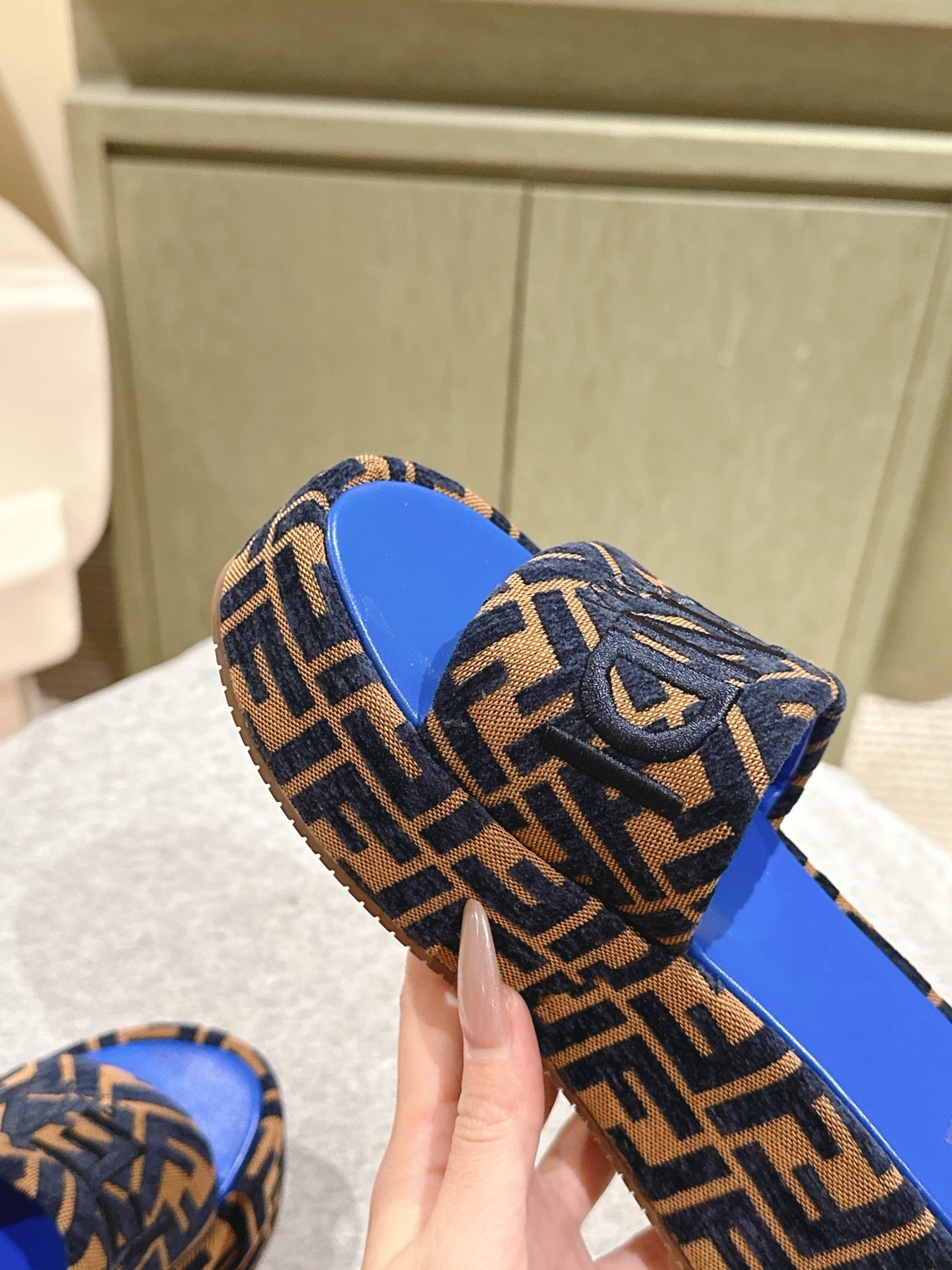 FENDI 26S PLATFORM SANDALS IN BROWN AND BLACK FABRIC STYLE 4