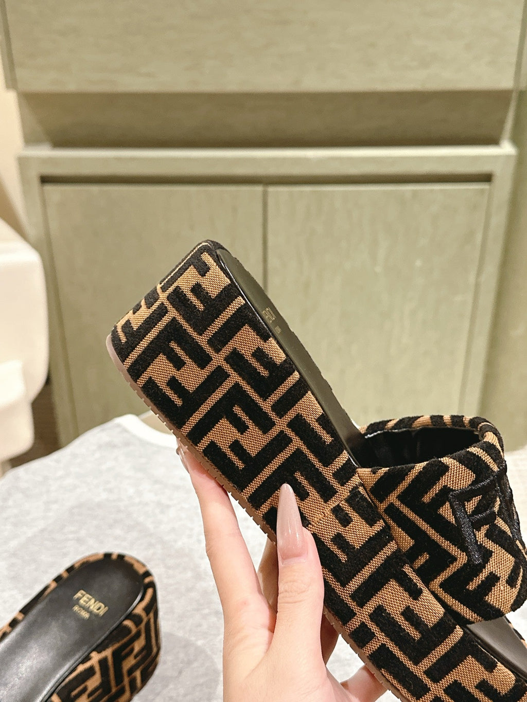FENDI 26S PLATFORM SANDALS IN BROWN AND BLACK FABRIC STYLE 3