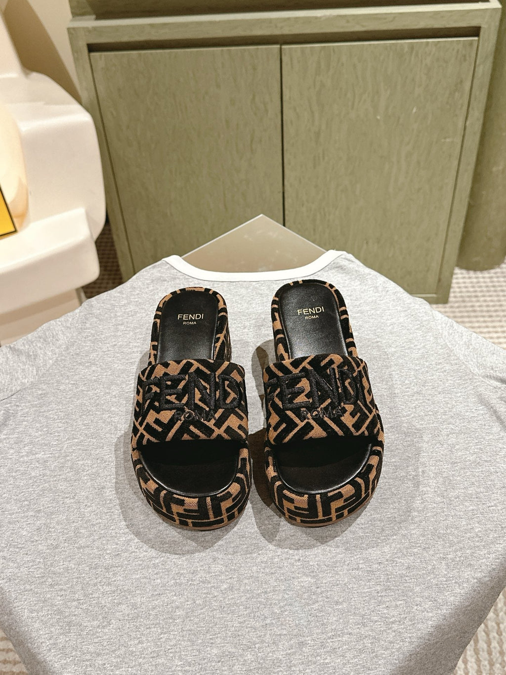 FENDI 26S PLATFORM SANDALS IN BROWN AND BLACK FABRIC STYLE 3