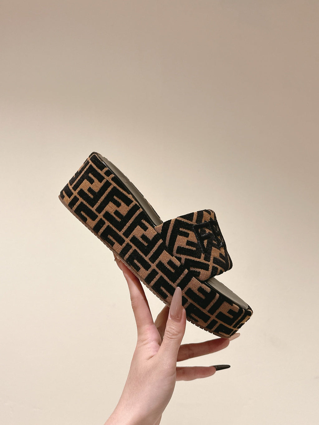 FENDI 26S PLATFORM SANDALS IN BROWN AND BLACK FABRIC STYLE 3