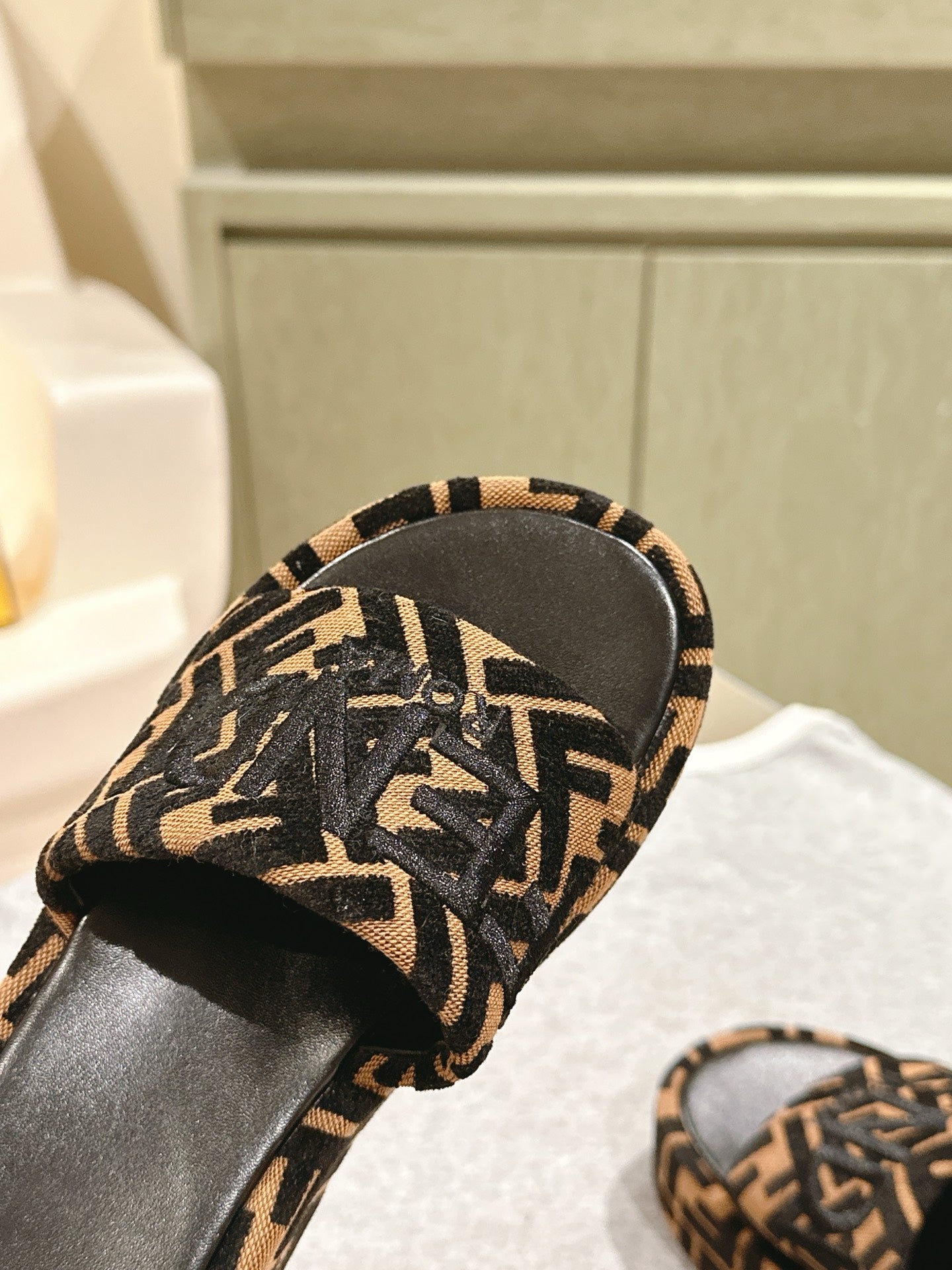 FENDI 26S PLATFORM SANDALS IN BROWN AND BLACK FABRIC STYLE 3