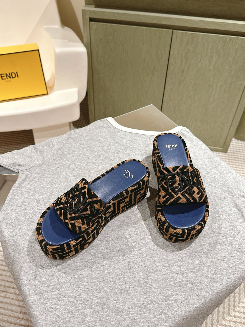 FENDI 26S PLATFORM SANDALS IN BROWN AND BLACK FABRIC