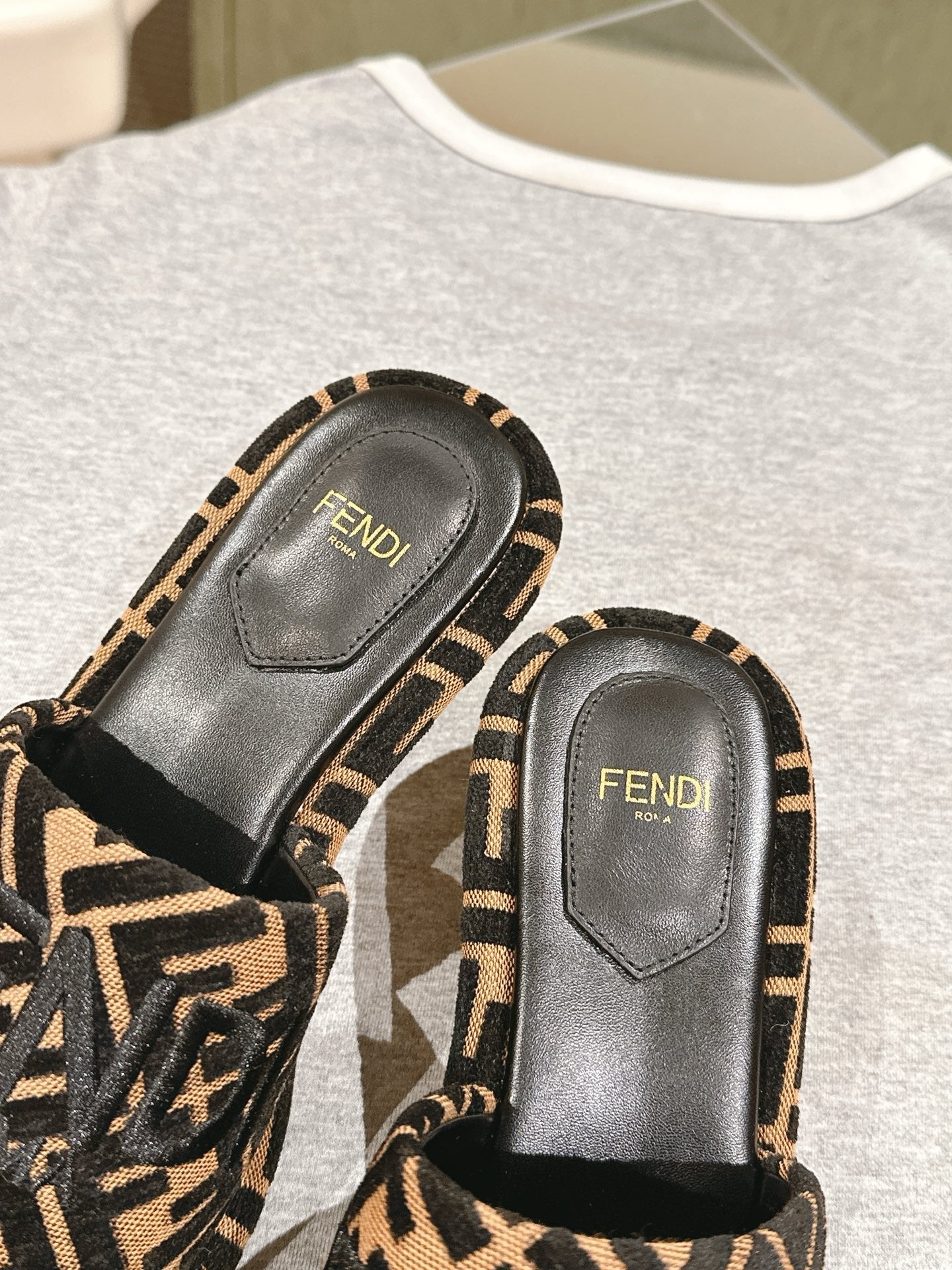 FENDI 26S HIGH SANDALS IN BROWN AND BLACK FABRIC STYLE 2