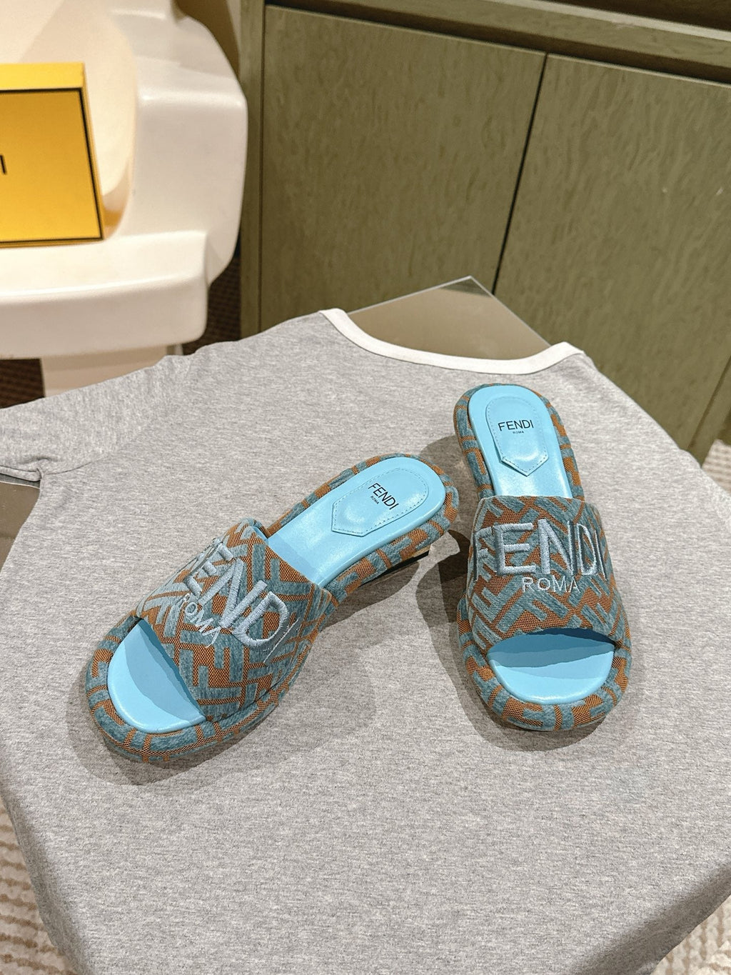 FENDI 26S HIGH SANDALS IN BLUE AND BROWN FABRIC