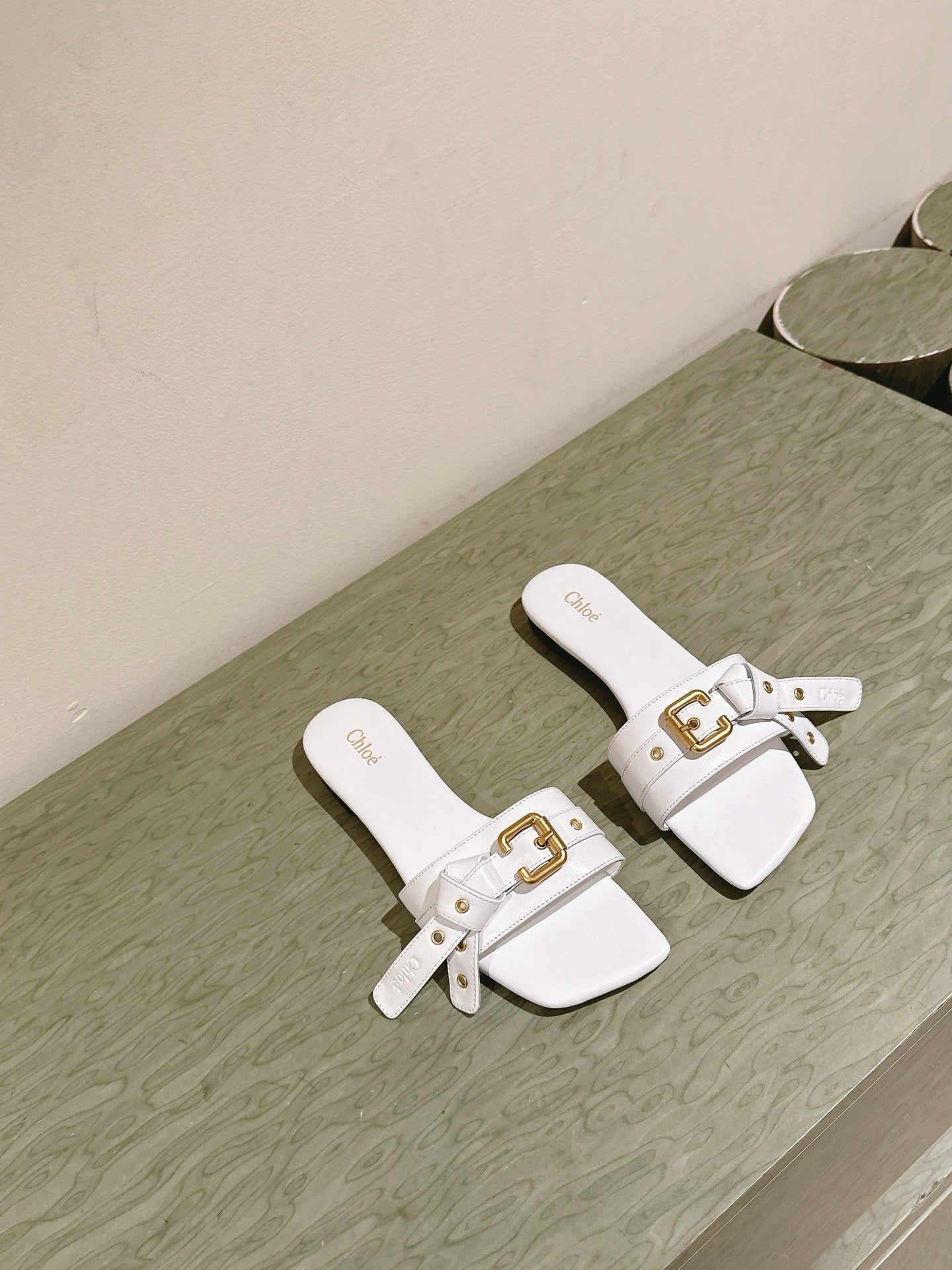 CHLOÉ 26S SLIDE SANDALS IN WHITE LAMBSKIN