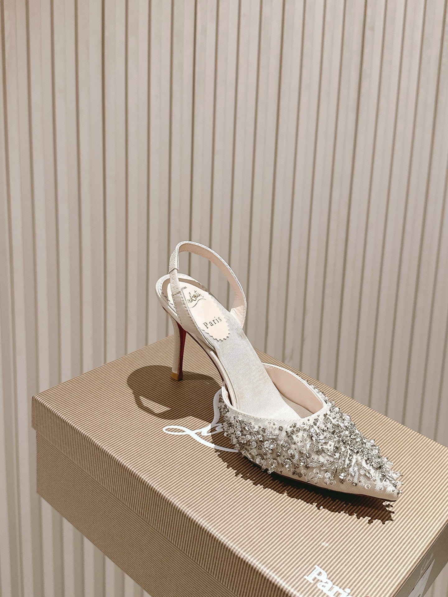 EMBELLISHED QUEENISSIMA SLINGBACK PUMPS 95MM IN WHITE GLITTER CALFSKIN
