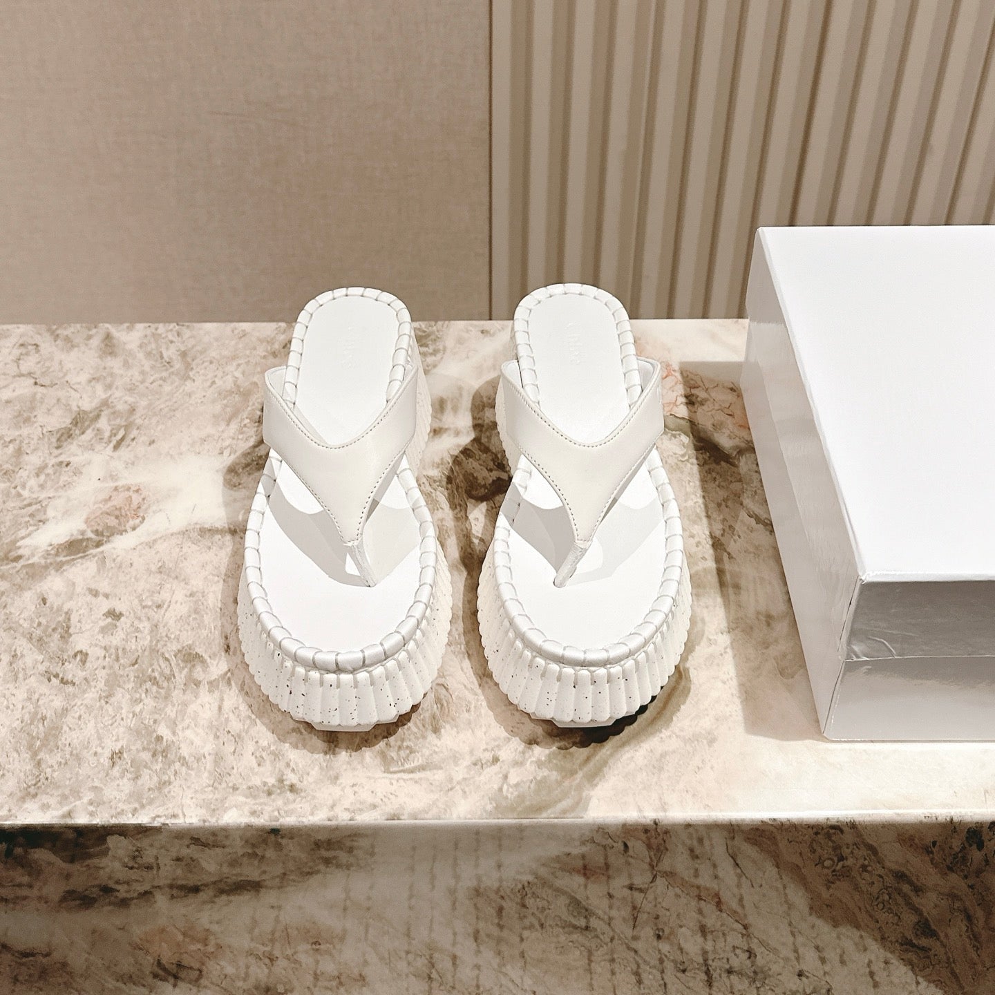 CHLOÉ 26S PLATFORM FLIP-FLOPS IN WHITE LAMBSKIN