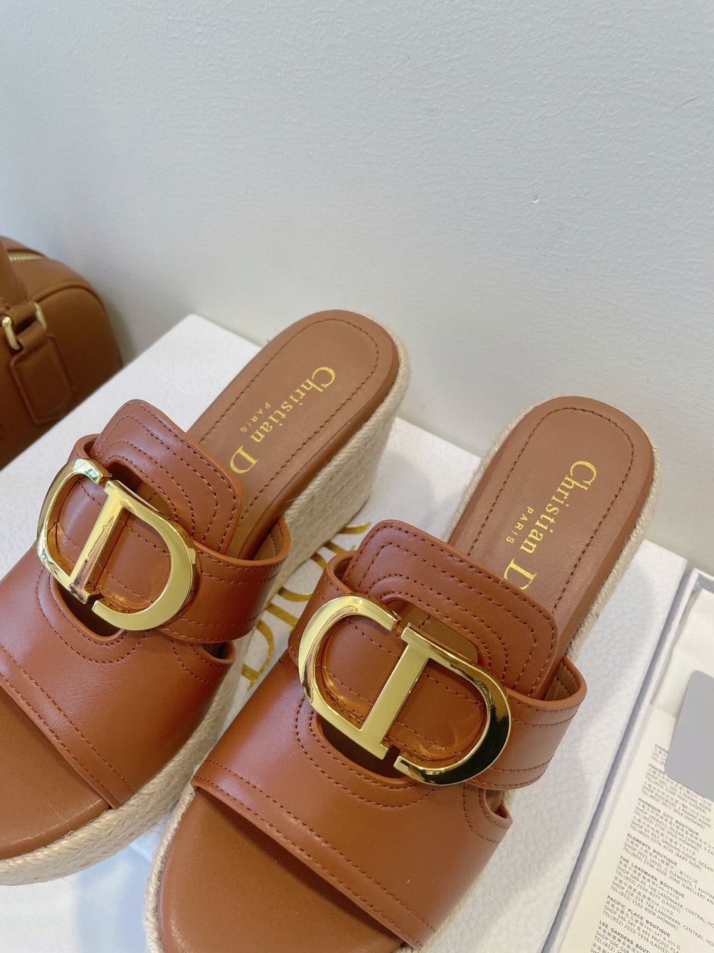 MONTAIGNE WEDGE SLIDE 95MM IN BROWN CALFSKIN