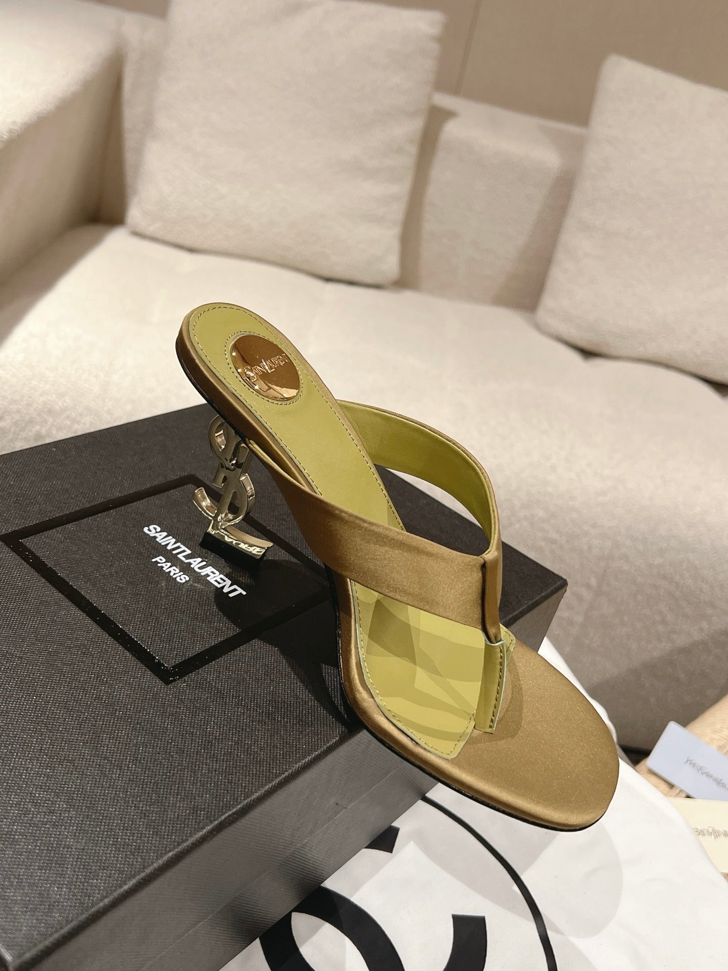 YSL 26S HEELED THONG SANDALS 85 MM IN MOSS GREEN SATIN