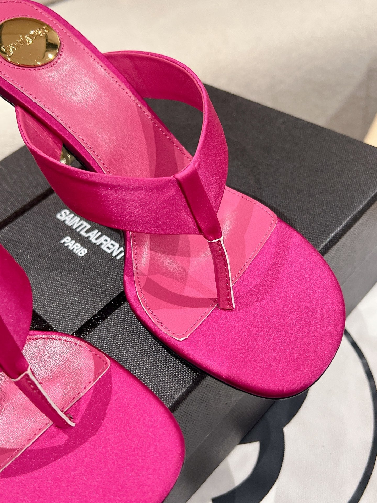 YSL 26S HEELED THONG SANDALS 85 MM IN DARK PINK SATIN