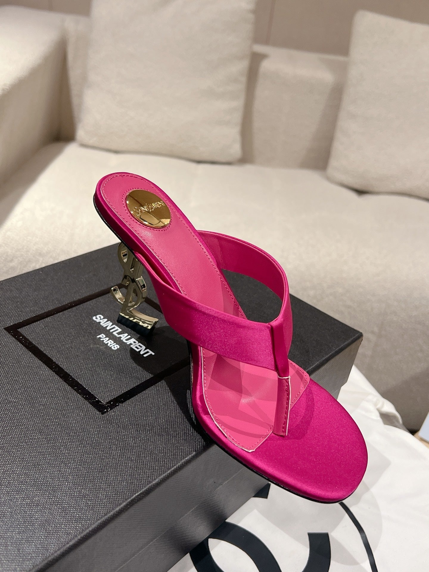 YSL 26S HEELED THONG SANDALS 85 MM IN DARK PINK SATIN