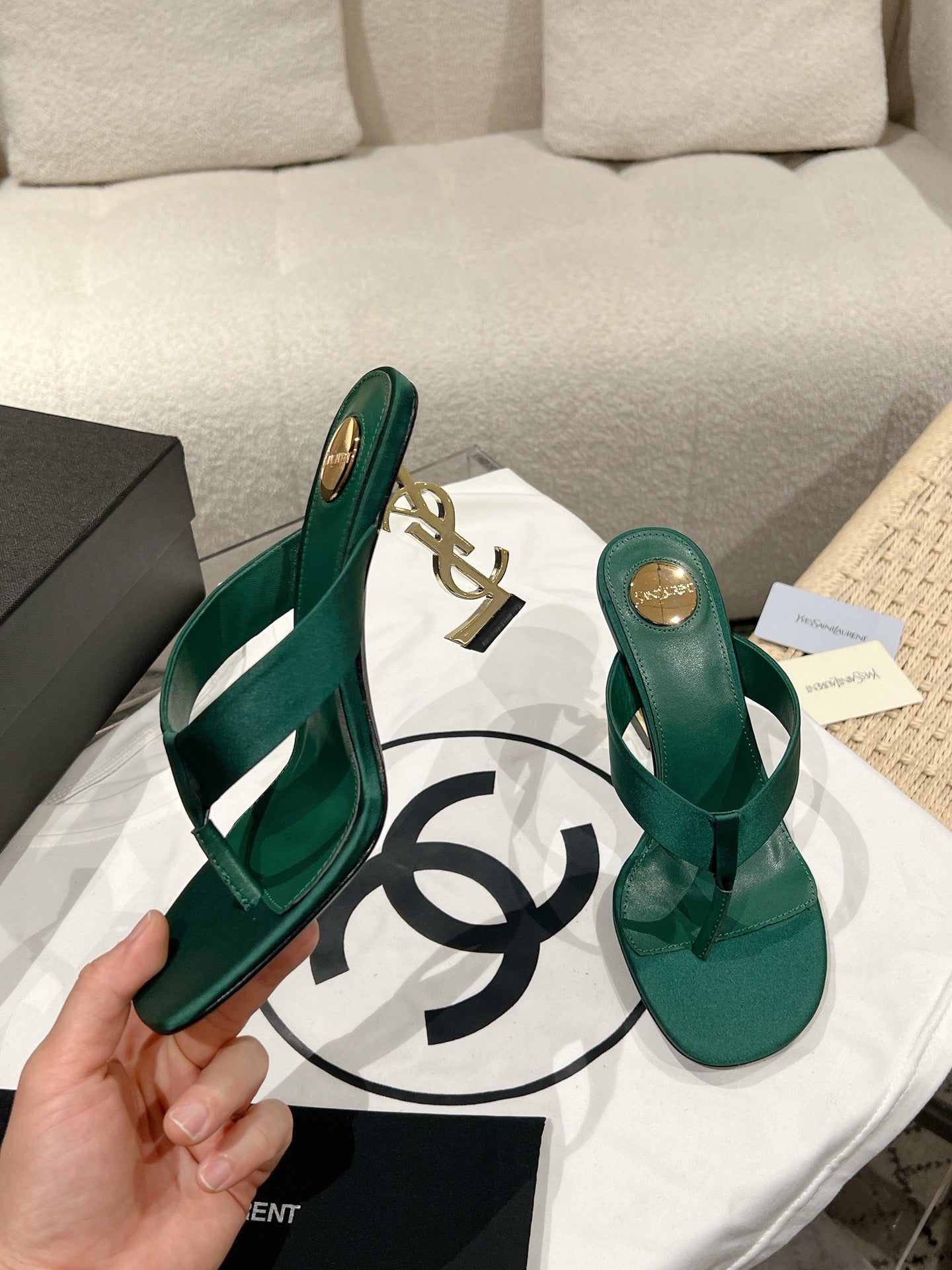 YSL 26S HEELED THONG SANDALS 85 MM IN DARK GREEN SATIN