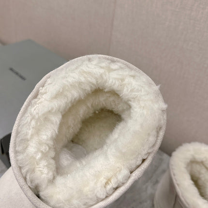 ALASKA BOOTIE IN WHITE SUEDE AND WOOL LINING