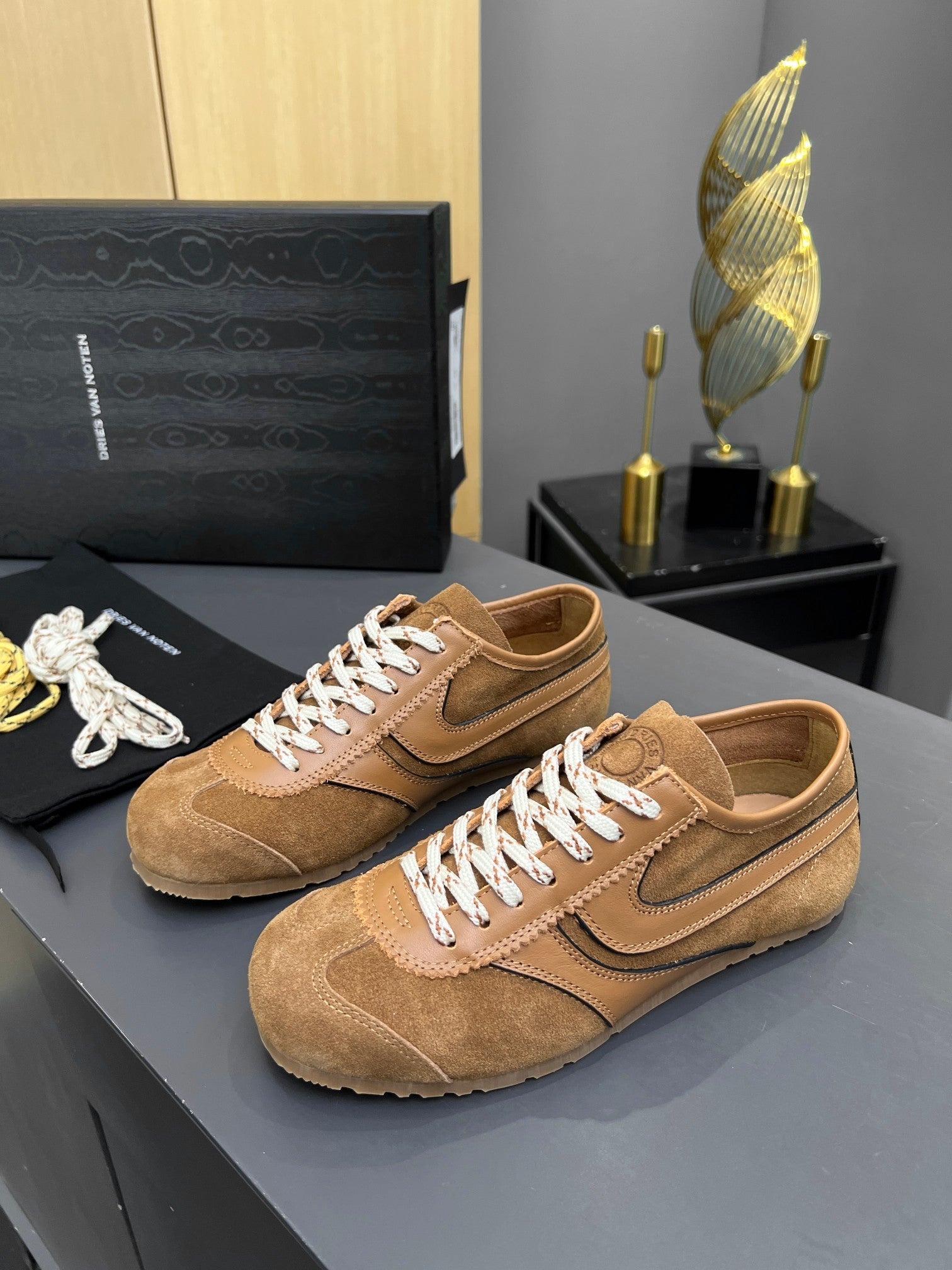 DRIES VAN NOTEN SNEAKER IN BROWN AND WHITE SUEDE