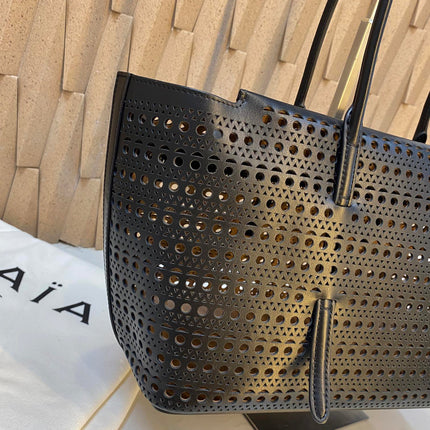 NEO MINA 32 BAG IN BLACK VIENNE CALFSKIN