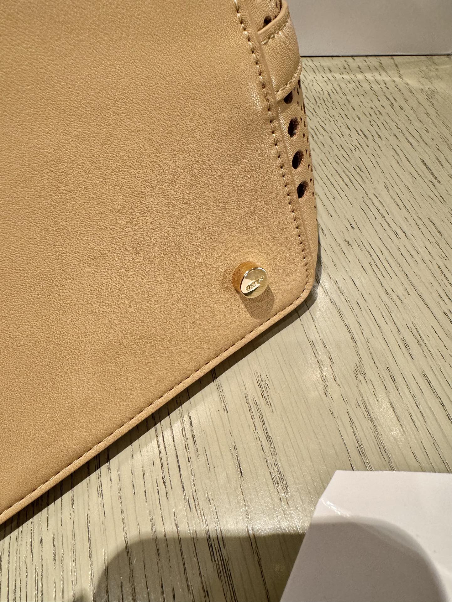 NEO MINA 32 BAG IN HARVEST GOLD VIENNE CALFSKIN