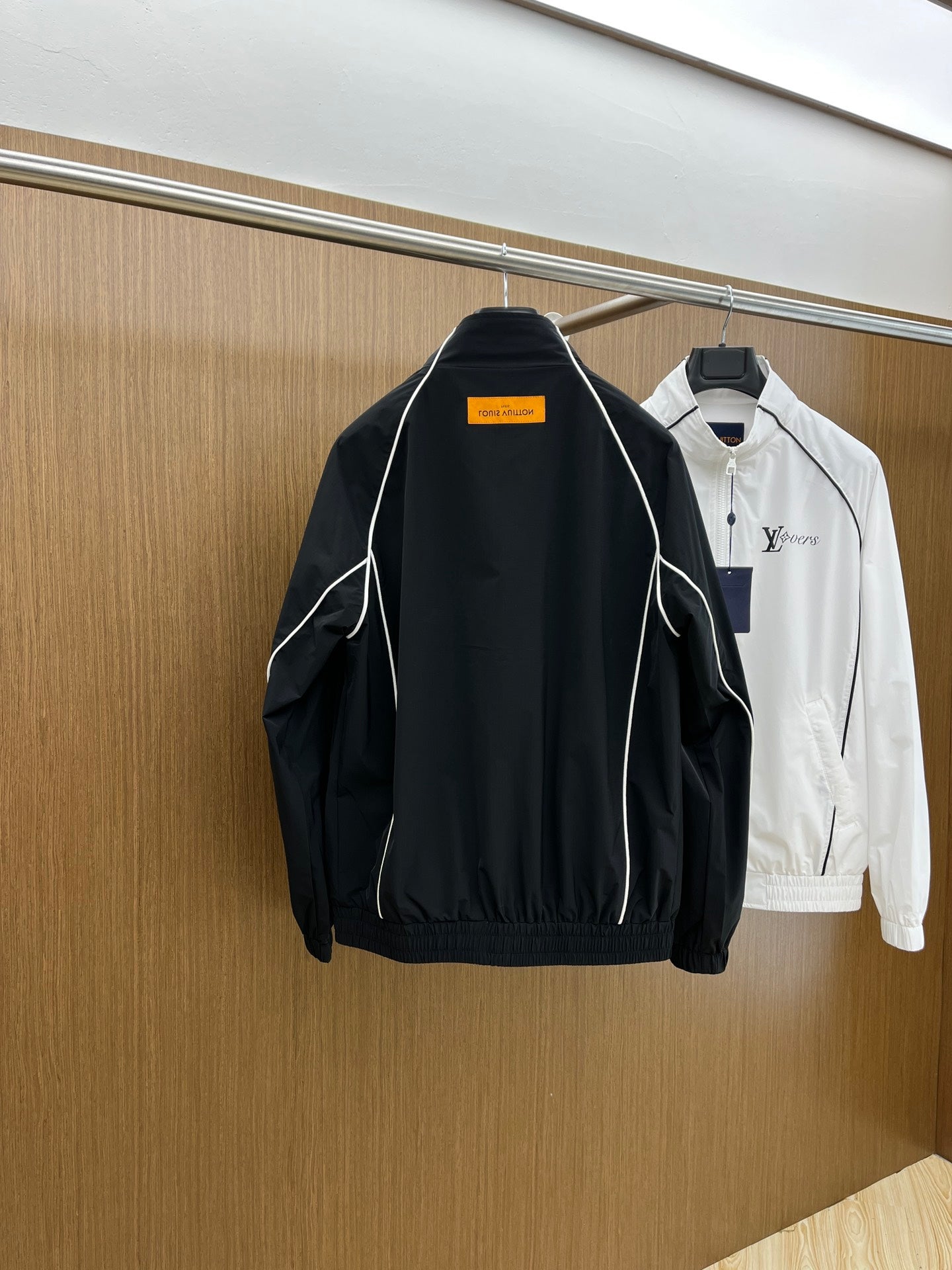 LV WINDBREAKER JACKET BLACK 239063