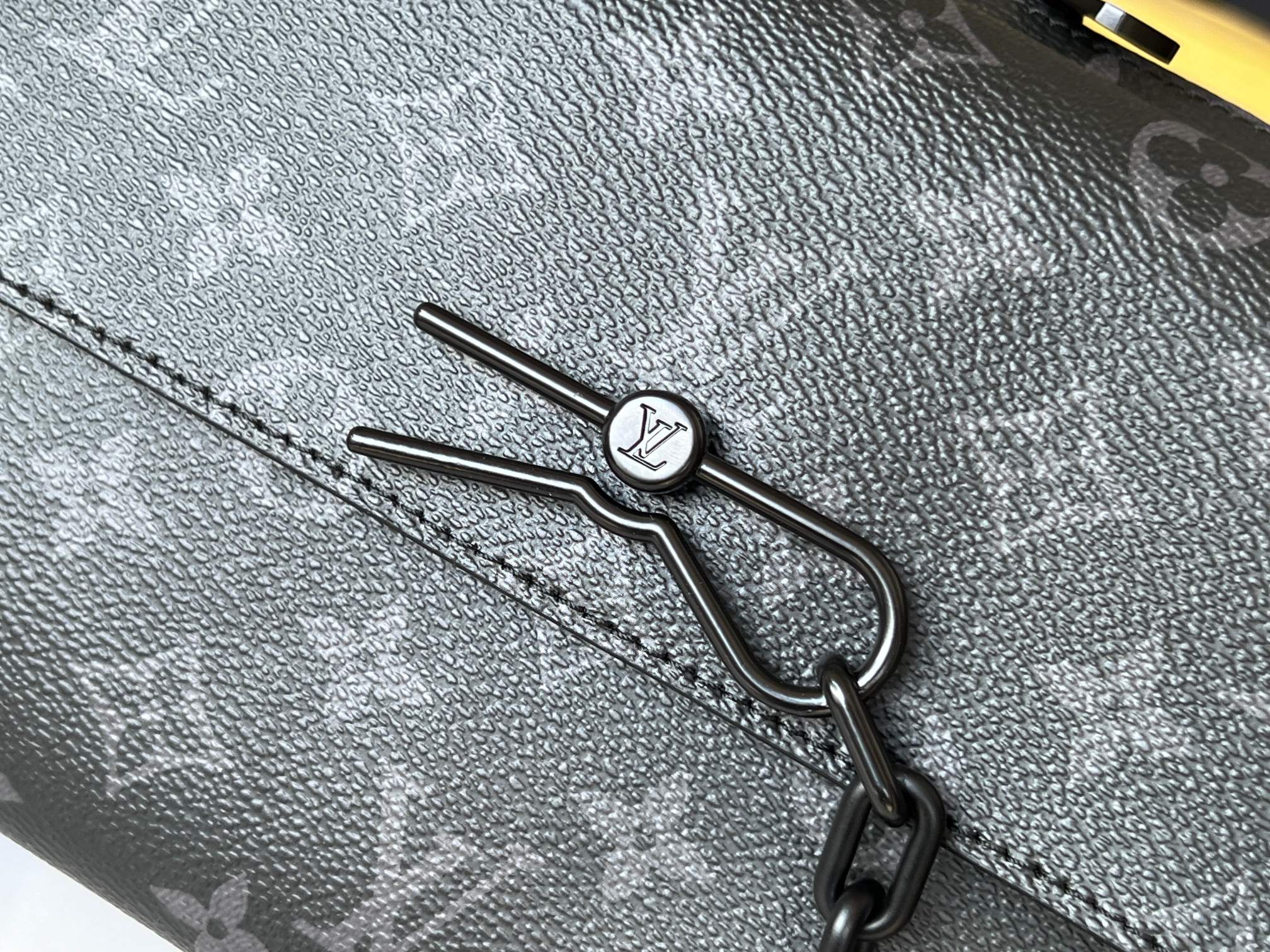 STEAMER 24 IN BLACK MONOGRAM ECLIPSE CANVAS