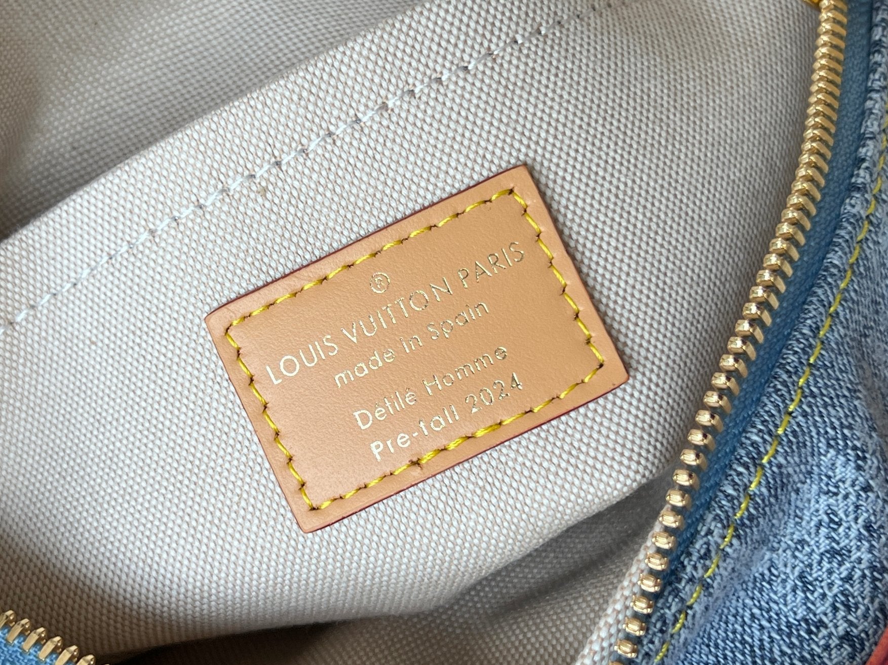 CHESS MESSENGER 24 IN COLUMBIA BLUE DAMIER DENIM 3D
