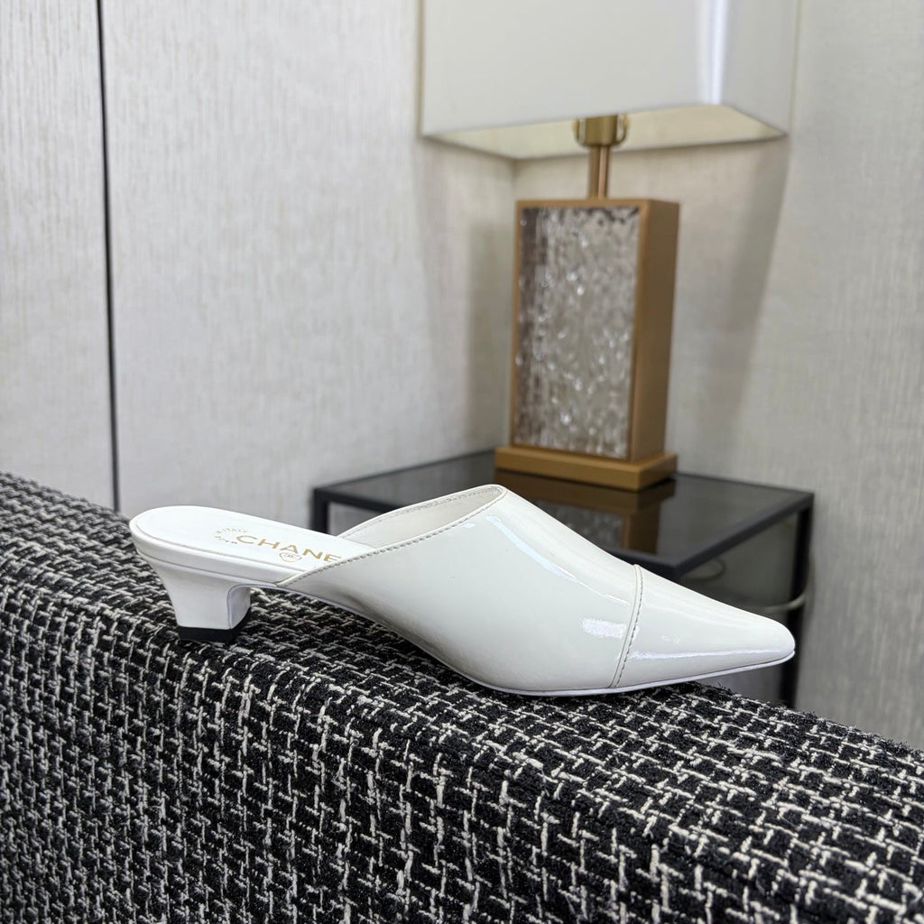 LV 26S HIGH-HEELED MULES 40 MM IN WHITE PATENT CALFSKIN