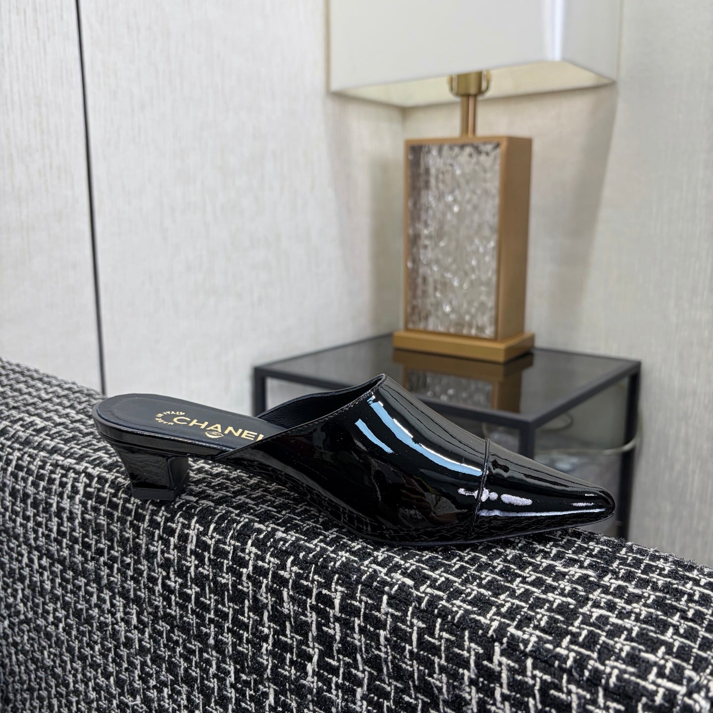 LV 26S HIGH-HEELED MULES 40 MM IN BLACK PATENT CALFSKIN