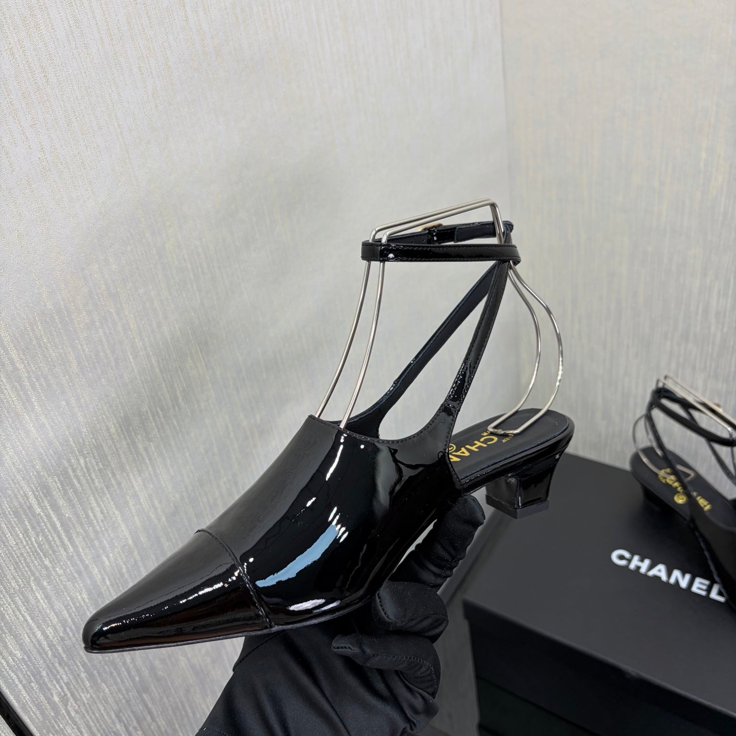 LV 26S SLINGBACK HIGH HEELS 40 MM IN BLACK PATENT CALFSKIN