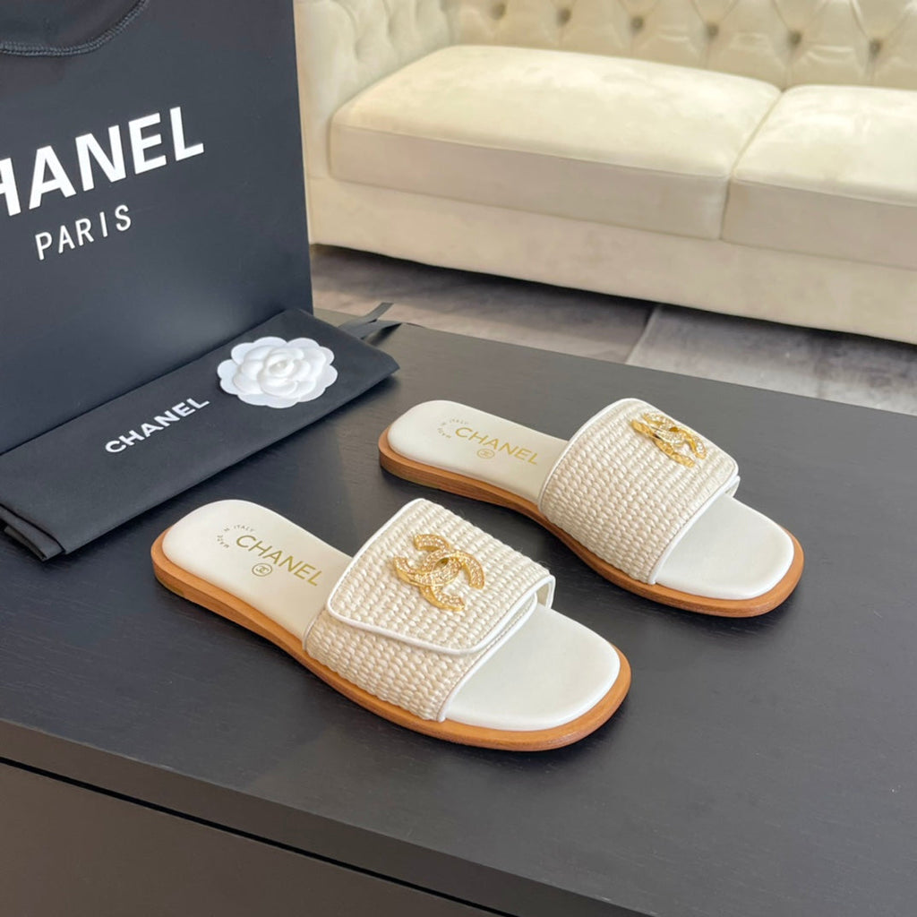CC Logo Mule Sandal 10mm White Lambskin 610370