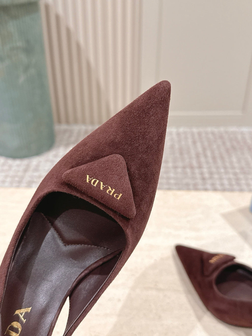 PRADA 26S POINTED-TOE SLINGBACK HEELS 75MM IN BURGUNDY BROWN SUEDE WITH LOGO