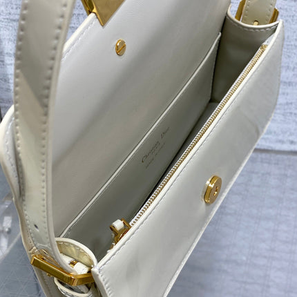 FLAP BAG 18 IN WHITE PATENT CALFSKIN