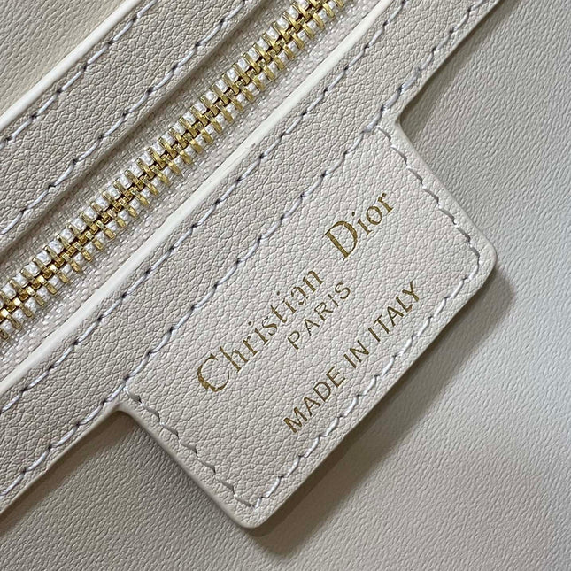 GROOVE 25 BAG IN WHITE CREAM MACROCANNAGE CALFSKIN WITH GOLD HARDWARE