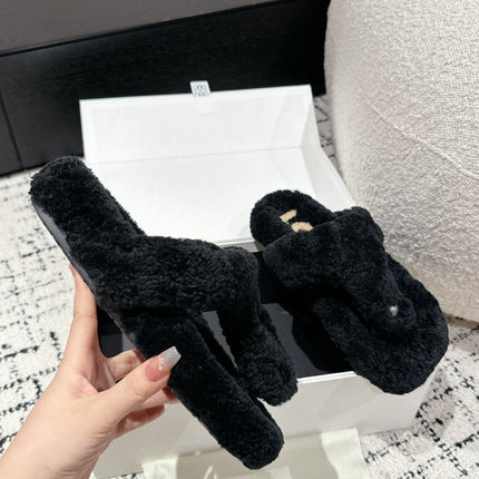 LW SHEARLING THONG SLIPPER IN BLACK
